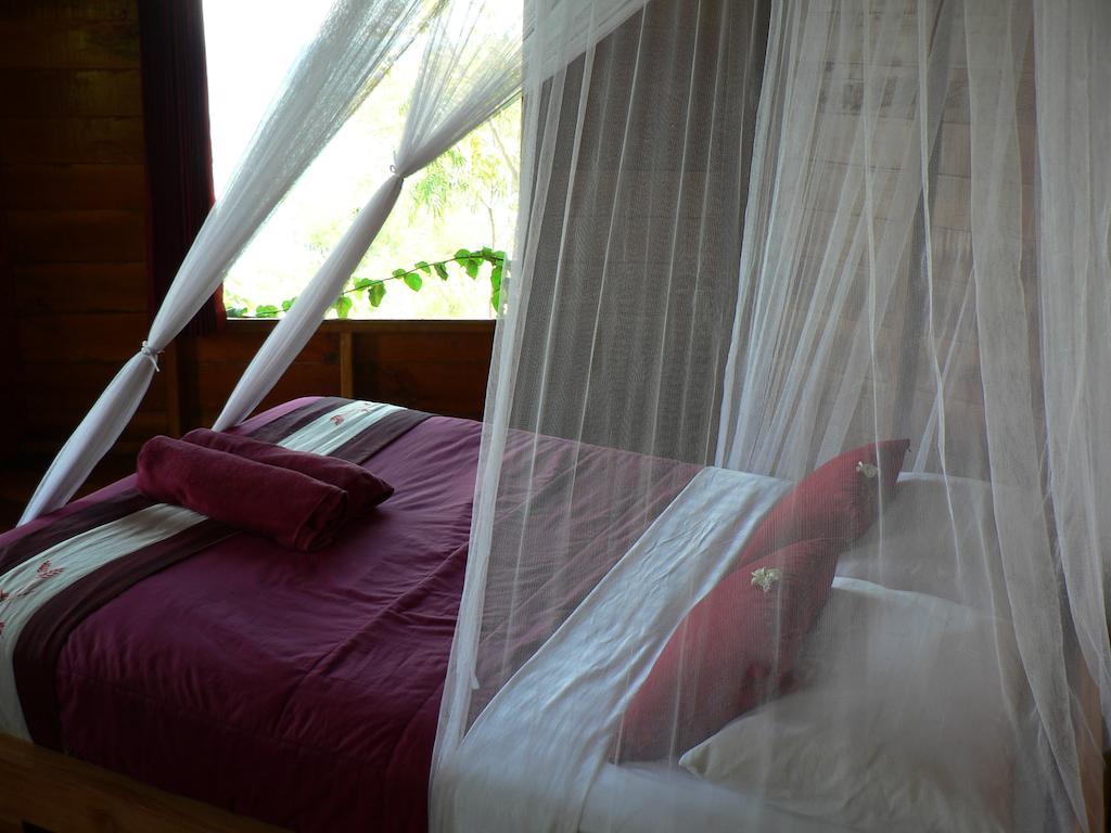Waecicu Eden Beach Hotel Лабуан Баджо Стая снимка